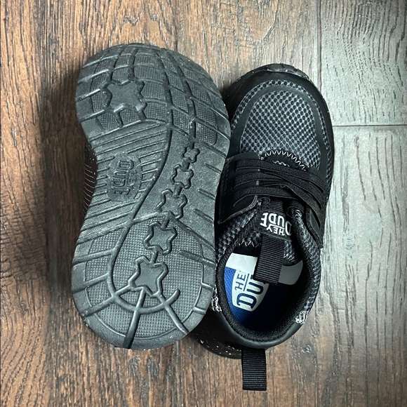 Hey Dude Kids Black Sneakers - Picture 3 of 3